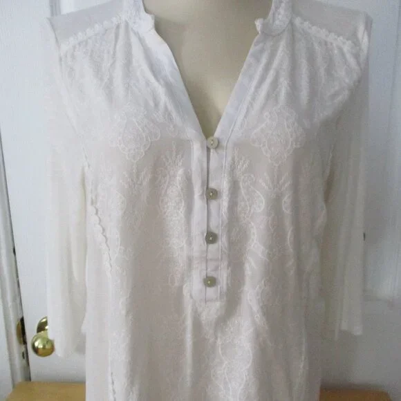 Democracy NWT White Embroidered Roll Tab Sleeves Relaxed Fit Blouse Size M - Picture 1 of 12